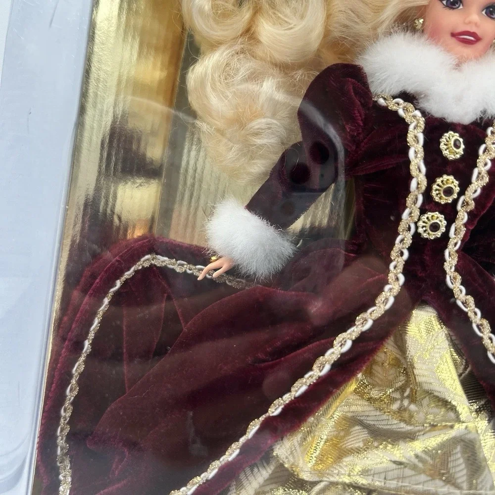 Vintage 1996 BARBIE Happy Holidays Special Edition #15646 New In Box